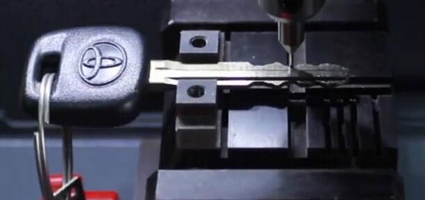 SEC-E9-Key-Cutting-Machine-Cut-Toyota-TOY43-Key-12